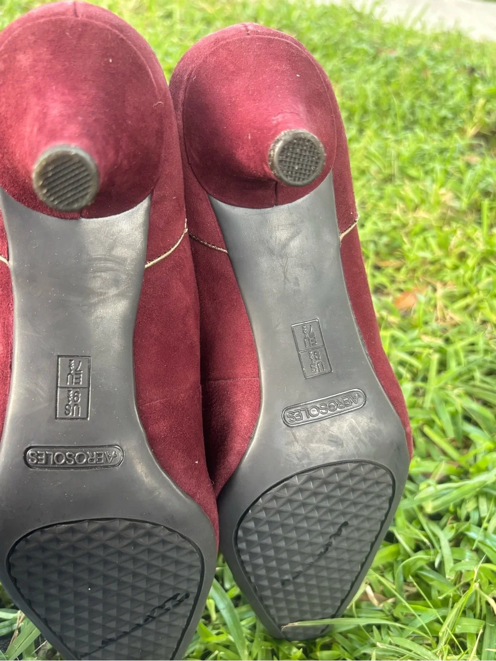 AEROSOLES Women's Burgundy Suede Low Heels with Contrast Trim Size 8.5